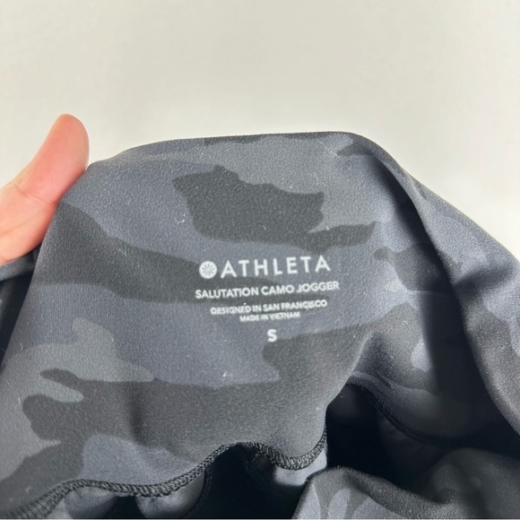 Athleta Black Camo Salutation Athletic Athleisure Jogger Joggers Pants Small - Picture 4 of 6